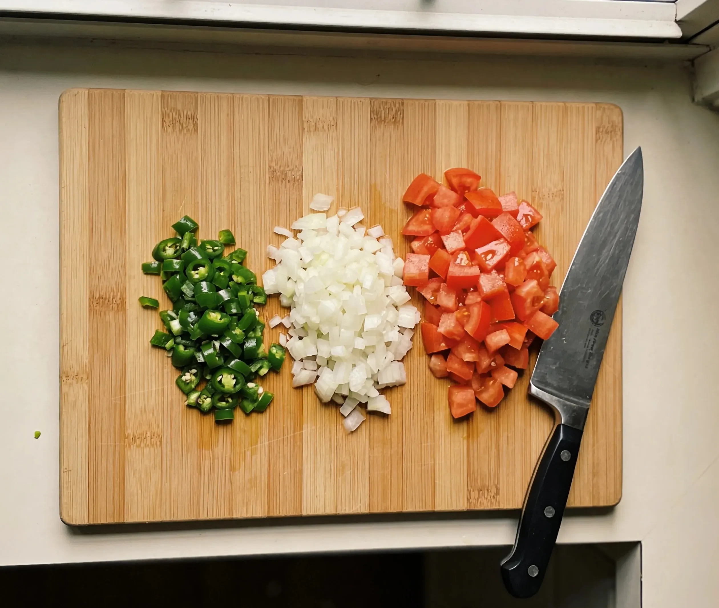 Fresh Homemade Salsa Recipe — Chunky, Spicy & Ready in 10 Minutes how to make